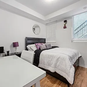 Beautiful Townhouse Near Yorkdale Mall, Wilson Subway Toronto