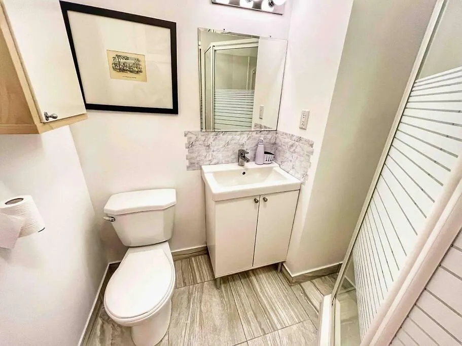 Apartment Beach Studio With Private Detached Bathroom Toronto Canada