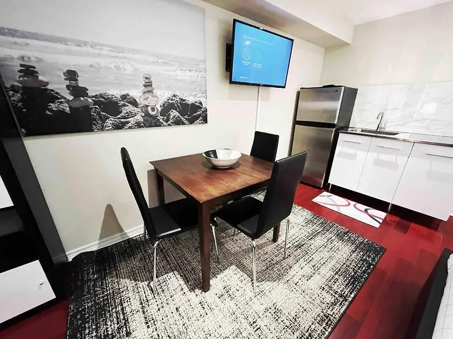 Beach Studio With Private Detached Bathroom Toronto