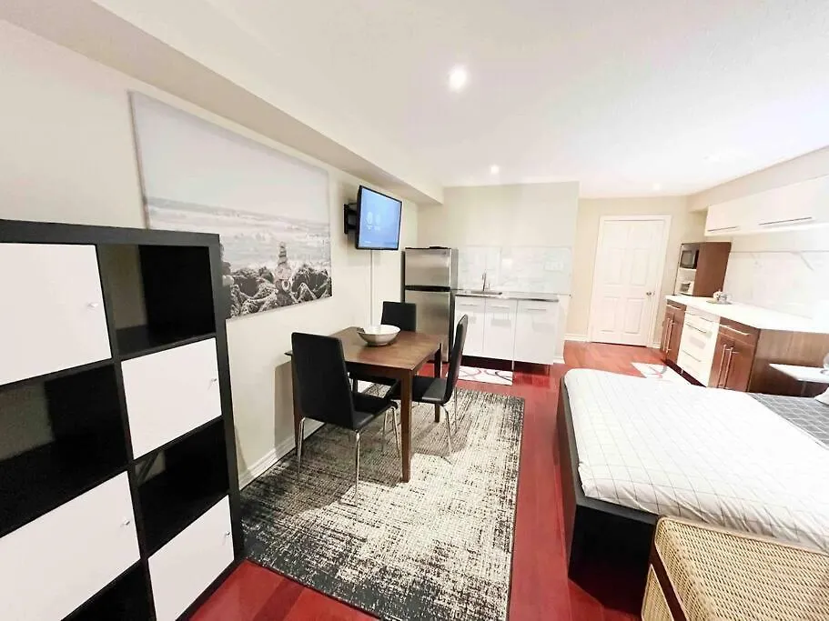Beach Studio With Private Detached Bathroom Toronto