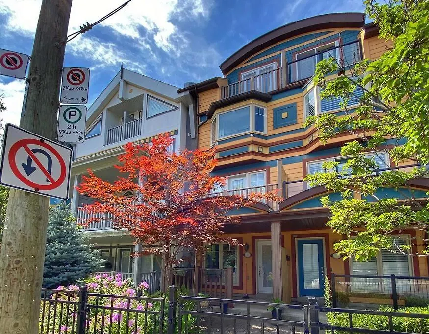Beach Studio With Private Detached Bathroom Toronto Canada