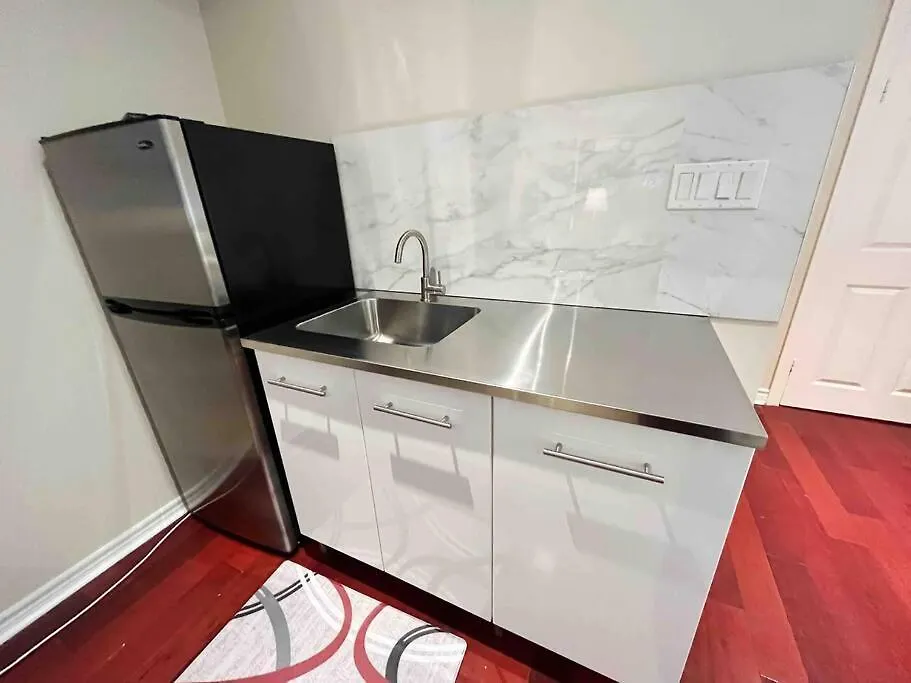 Beach Studio With Private Detached Bathroom Toronto Apartment