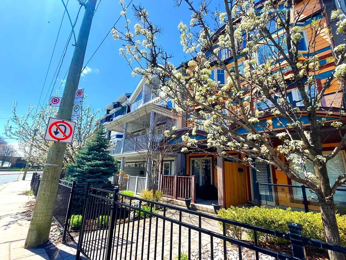 Beach Studio With Private Detached Bathroom Toronto Apartment