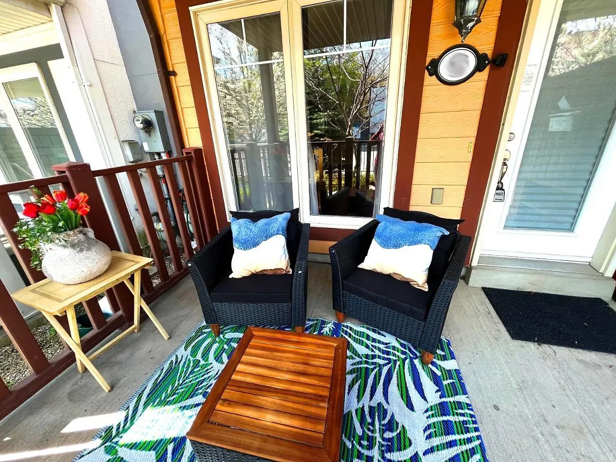 Beach Studio With Private Detached Bathroom Toronto
